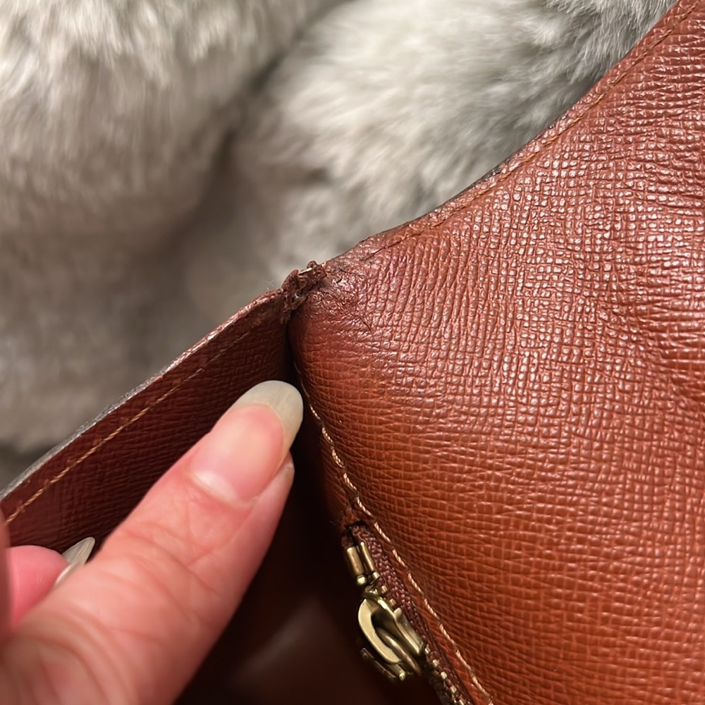 Louis Vuitton Vintage Pre-owned Monceau 28 Crossbody/Shoulder Bag - Picture 14 of 17